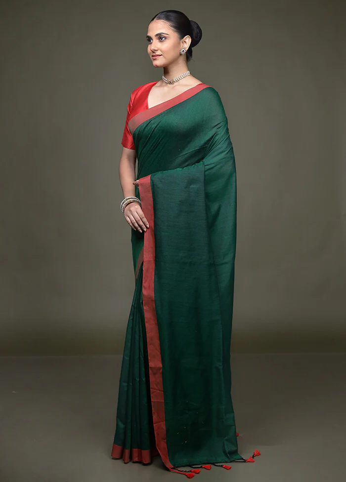 Green Matka Silk Saree With Blouse Piece - Image 4