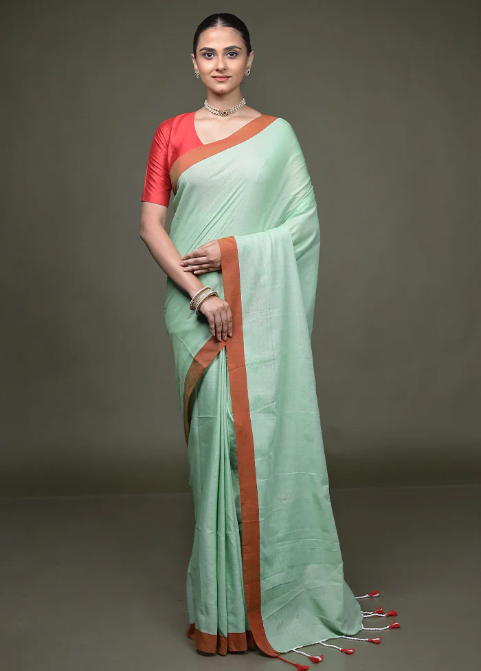 Green Matka Silk Saree With Blouse Piece - Image 2