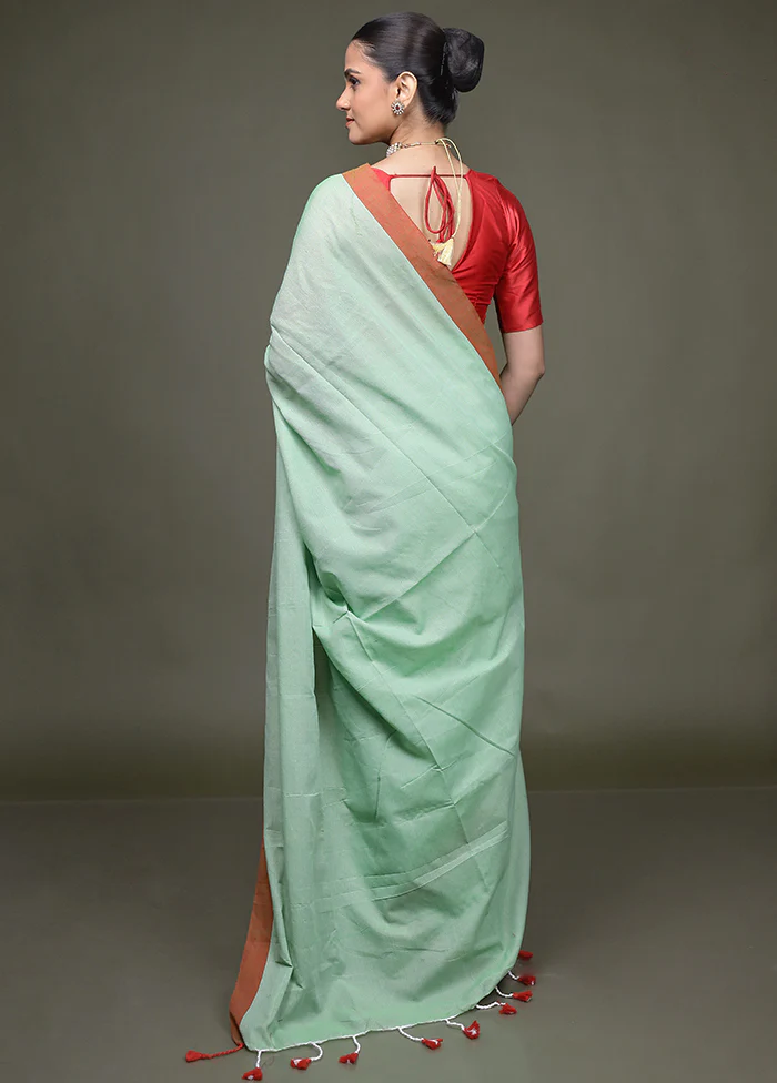 Green Matka Silk Saree With Blouse Piece - Image 3