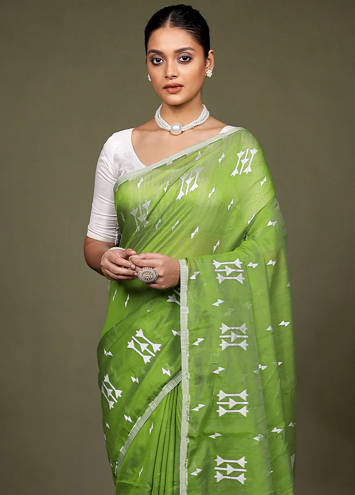 Green Matka Silk Saree With Blouse Piece - Image 2