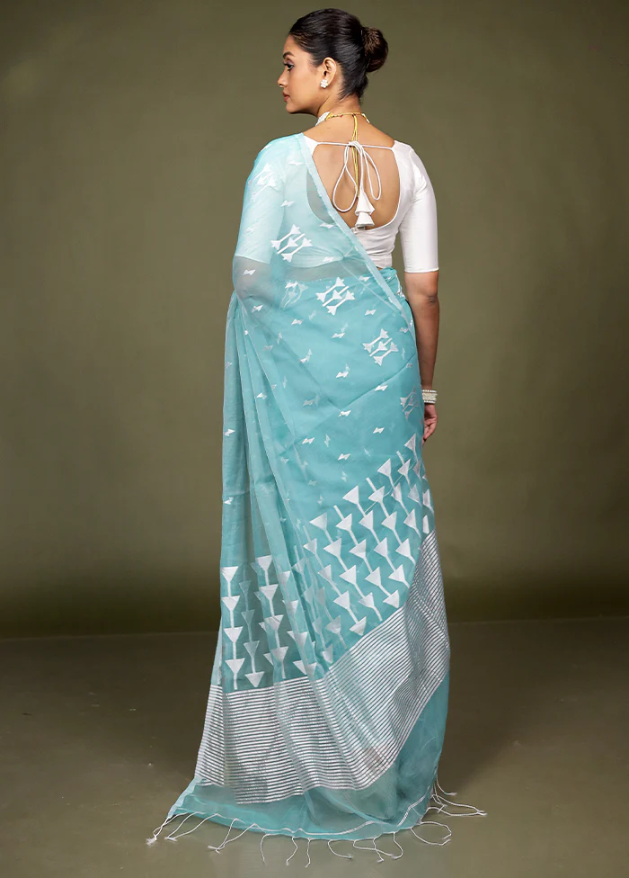 Green Matka Silk Saree With Blouse Piece - Image 3