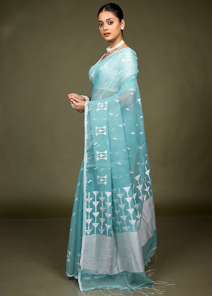 Green Matka Silk Saree With Blouse Piece - Image 4