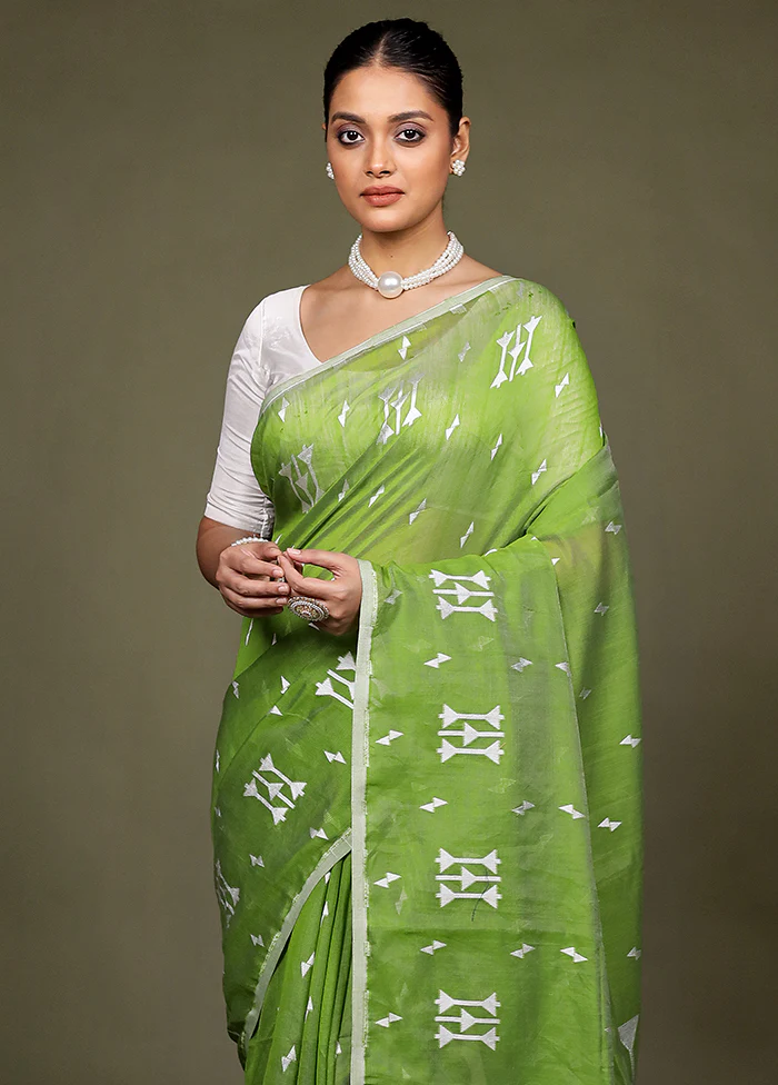 Green Matka Silk Saree With Blouse Piece - Image 2