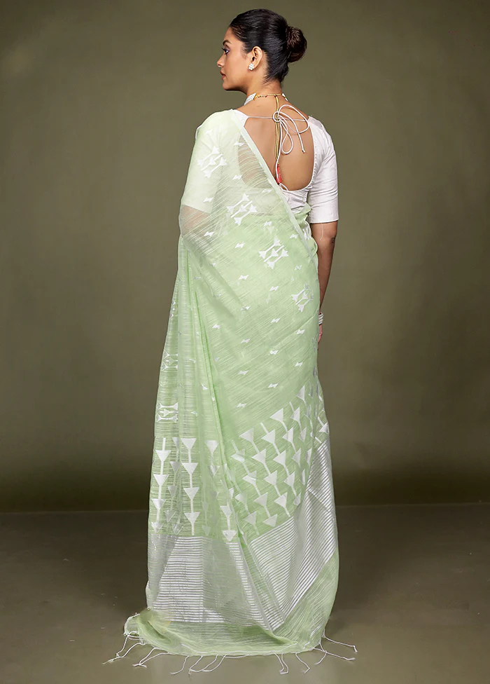 Green Matka Silk Saree With Blouse Piece - Image 3