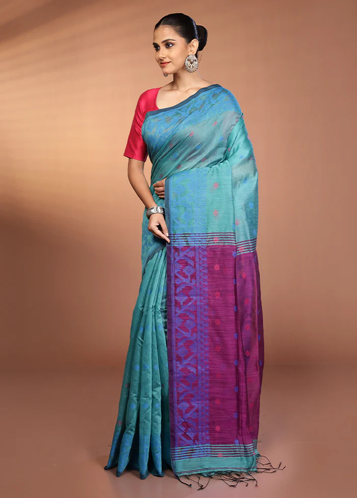 Green Matka Silk Saree With Blouse Piece - Image 4