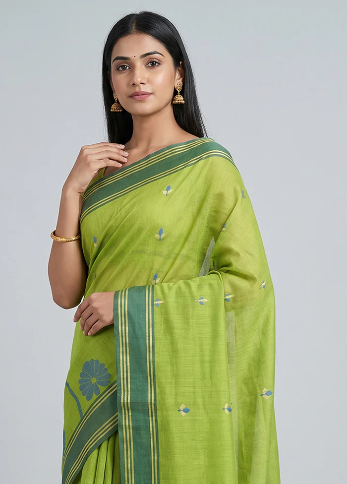 Green Matka Silk Saree With Blouse Piece - Image 2