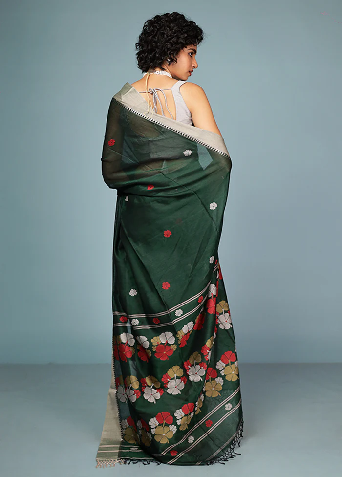 Green Matka Silk Saree With Blouse Piece - Image 3