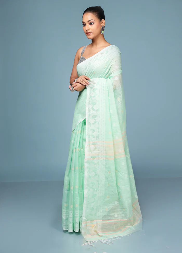 Green Matka Silk Saree With Blouse Piece - Image 4