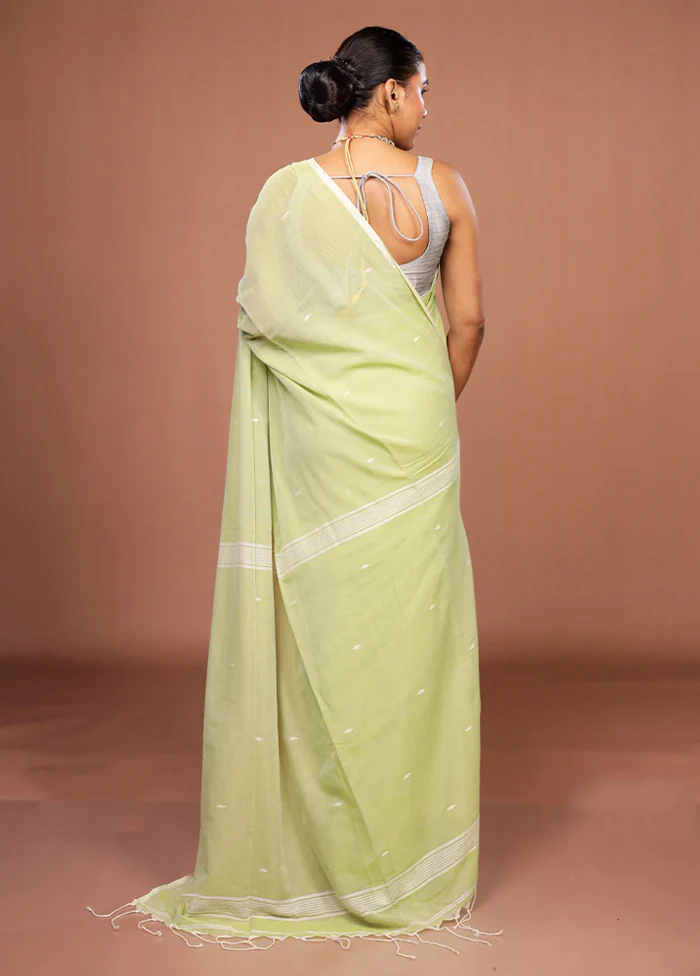 Green Matka Silk Saree With Blouse Piece - Image 2