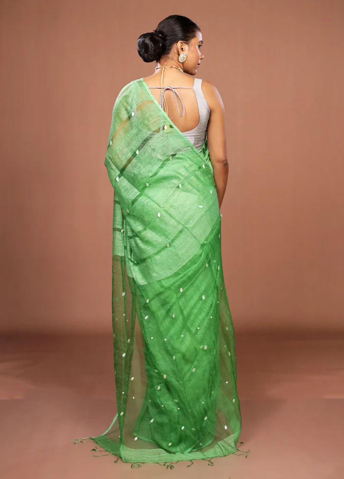 Green Matka Silk Saree With Blouse Piece - Image 3