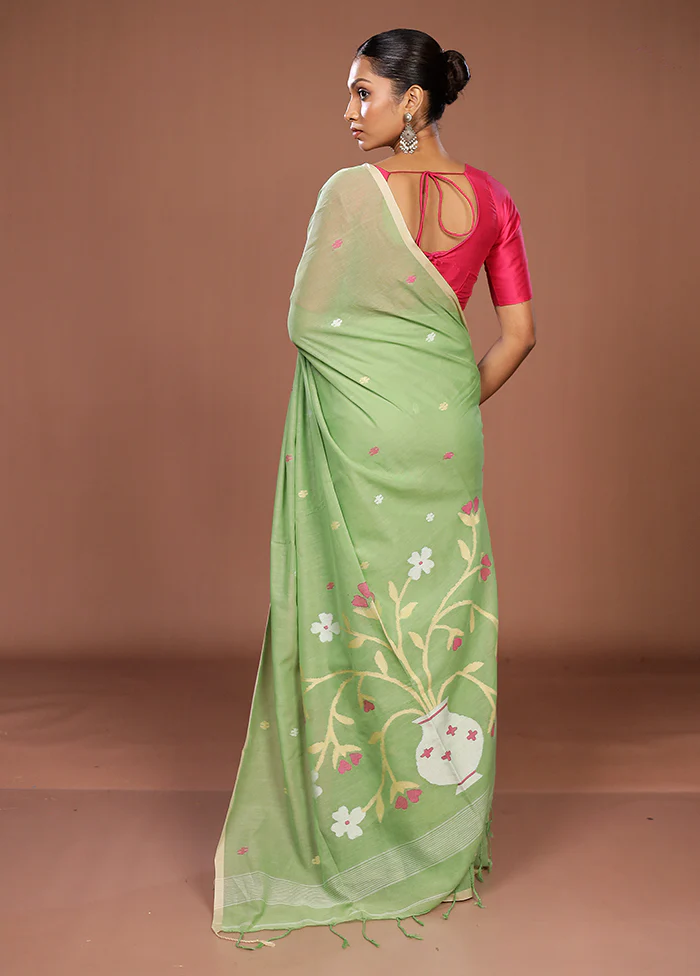Green Matka Silk Saree With Blouse Piece - Image 3