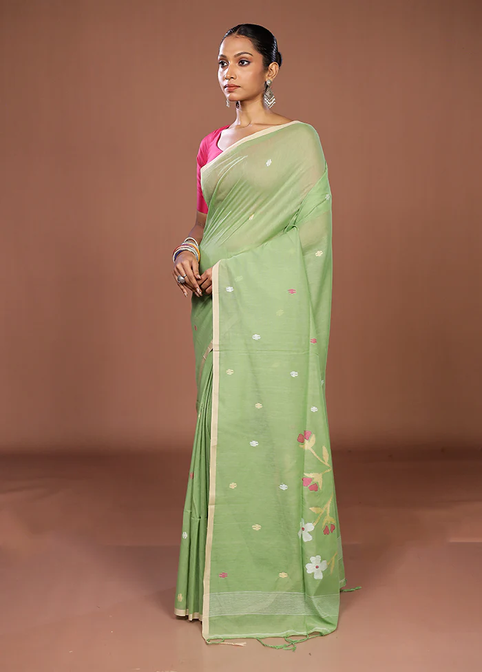 Green Matka Silk Saree With Blouse Piece - Image 4