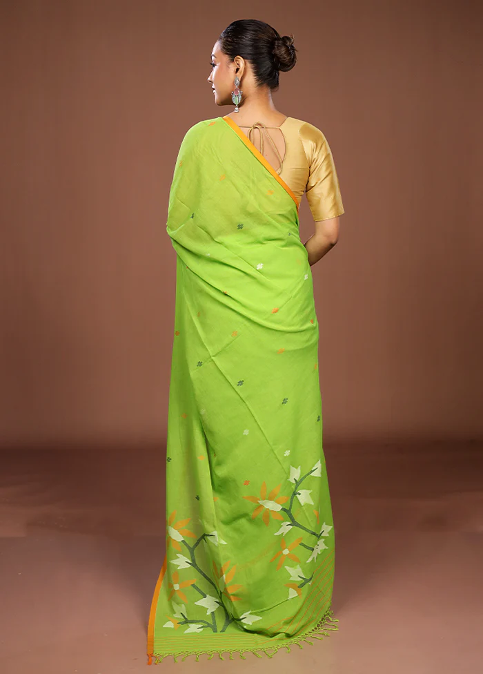 Green Matka Silk Saree With Blouse Piece - Image 3