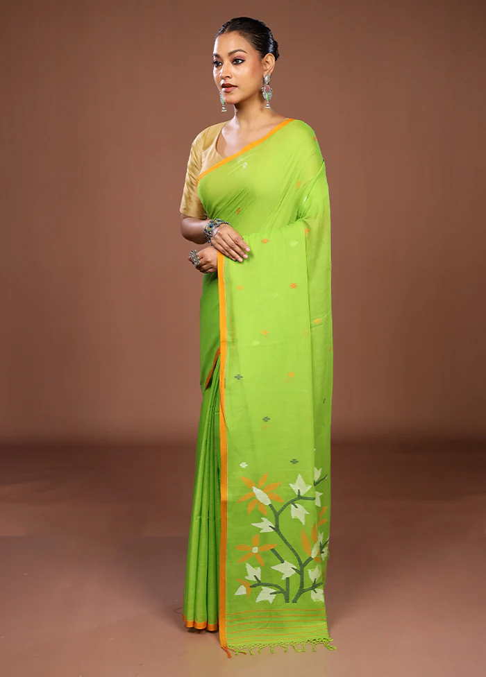Green Matka Silk Saree With Blouse Piece - Image 4