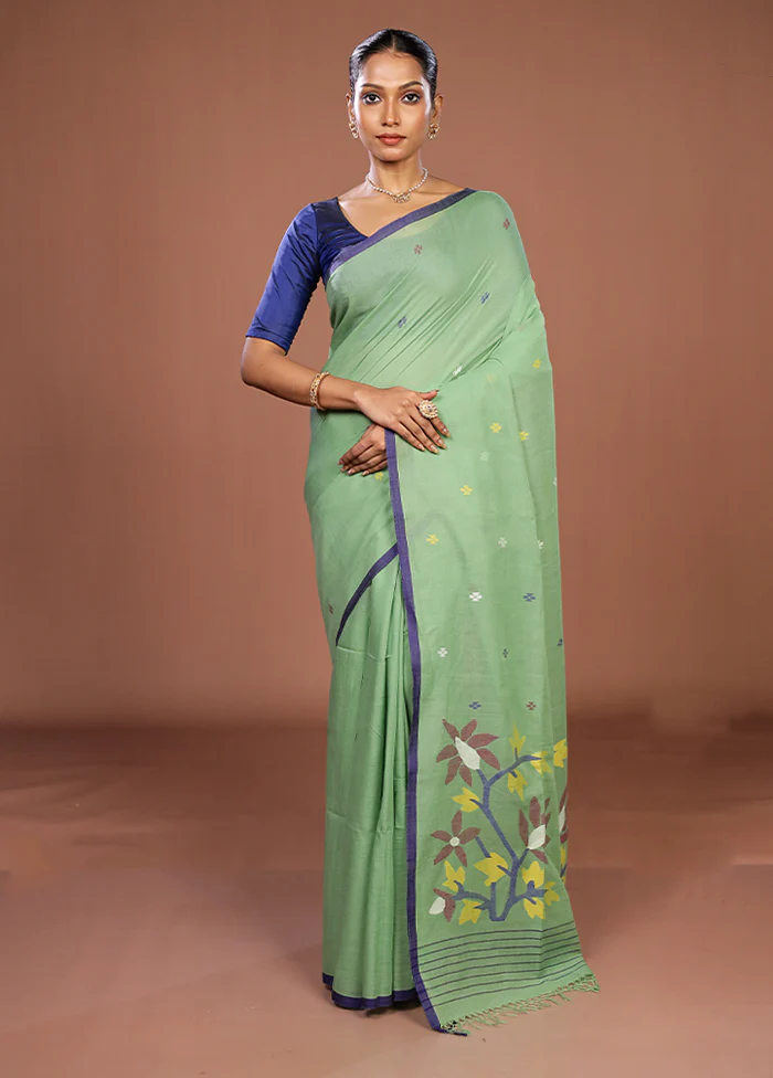 Green Matka Silk Saree With Blouse Piece - Image 2