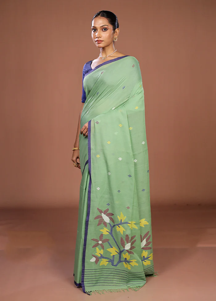 Green Matka Silk Saree With Blouse Piece - Image 4