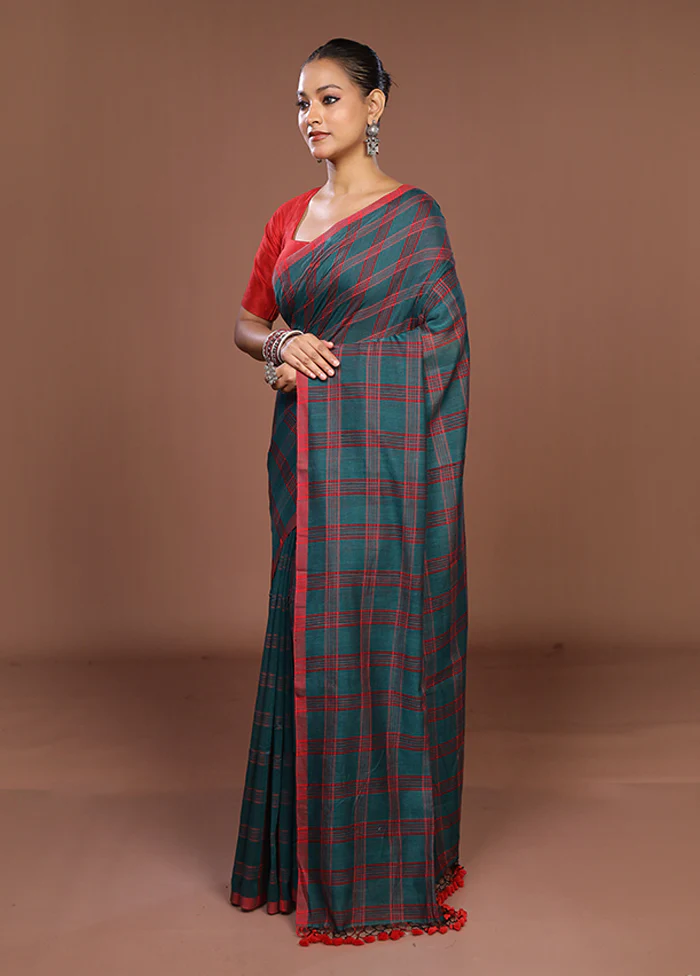 Green Matka Silk Saree With Blouse Piece - Image 4