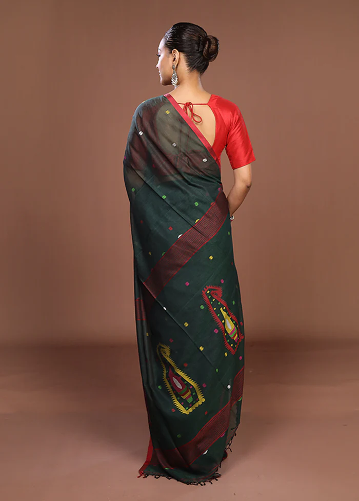 Green Matka Silk Saree With Blouse Piece - Image 3