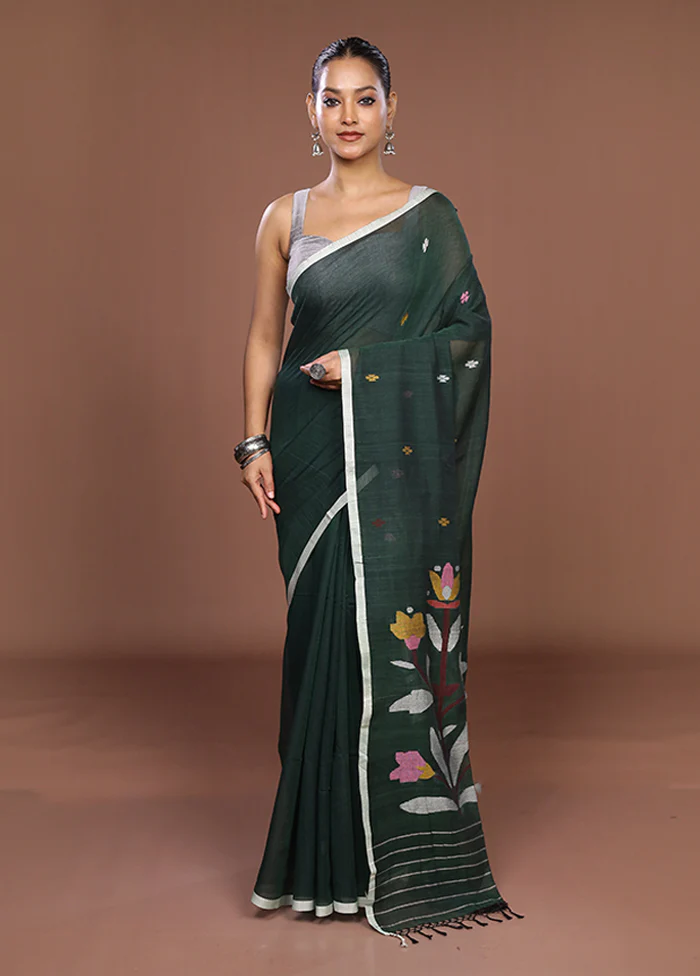 Green Matka Silk Saree With Blouse Piece - Image 2