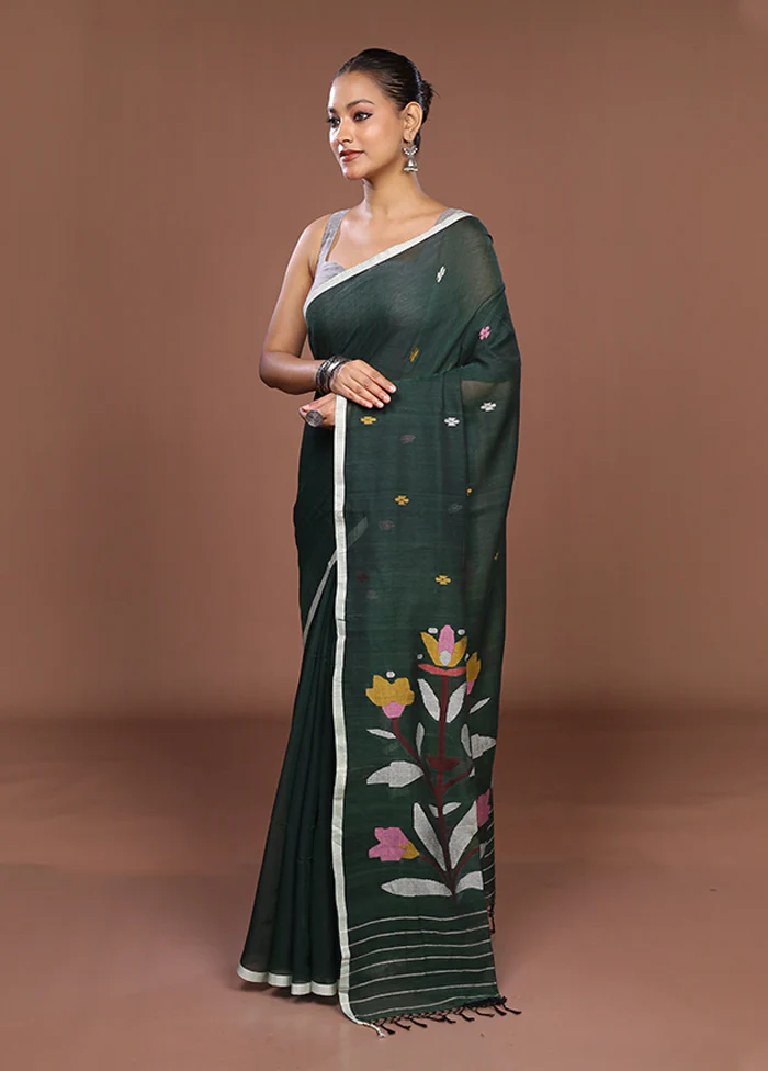 Green Matka Silk Saree With Blouse Piece - Image 4