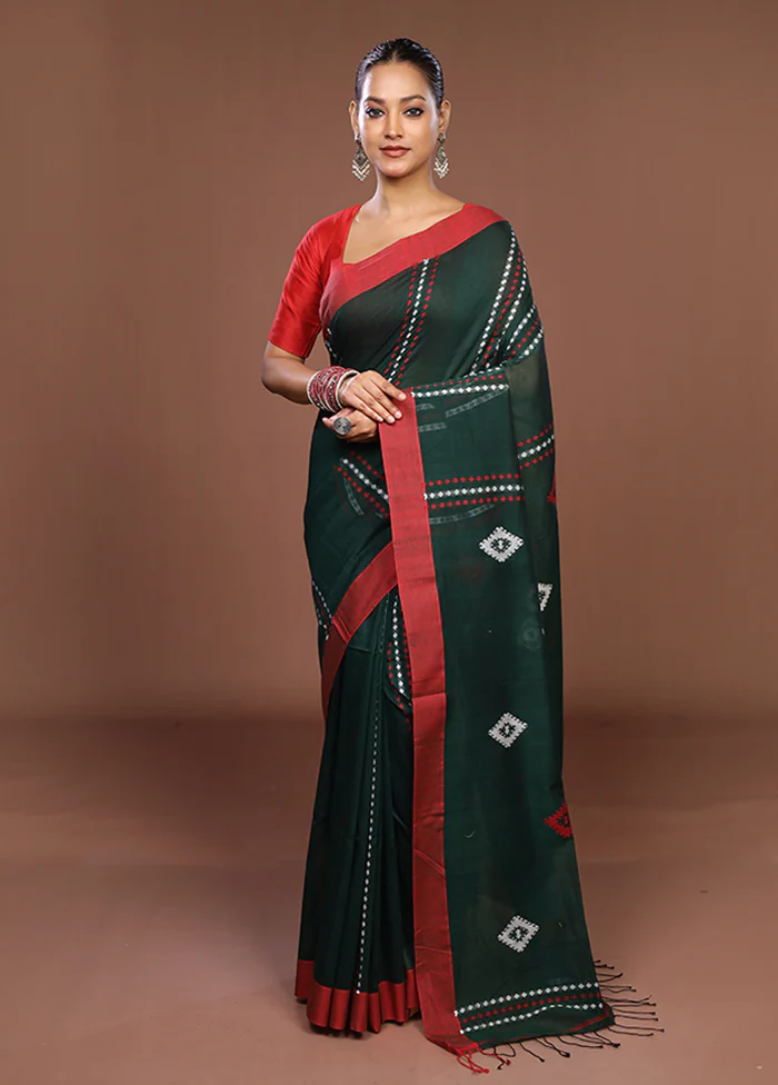 Green Matka Silk Saree With Blouse Piece - Image 2