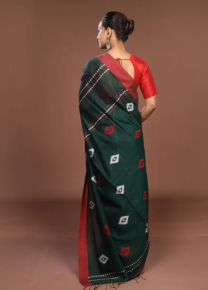 Green Matka Silk Saree With Blouse Piece - Image 3