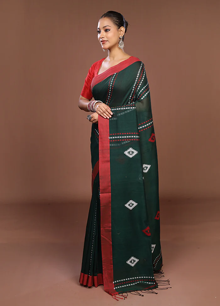 Green Matka Silk Saree With Blouse Piece - Image 4
