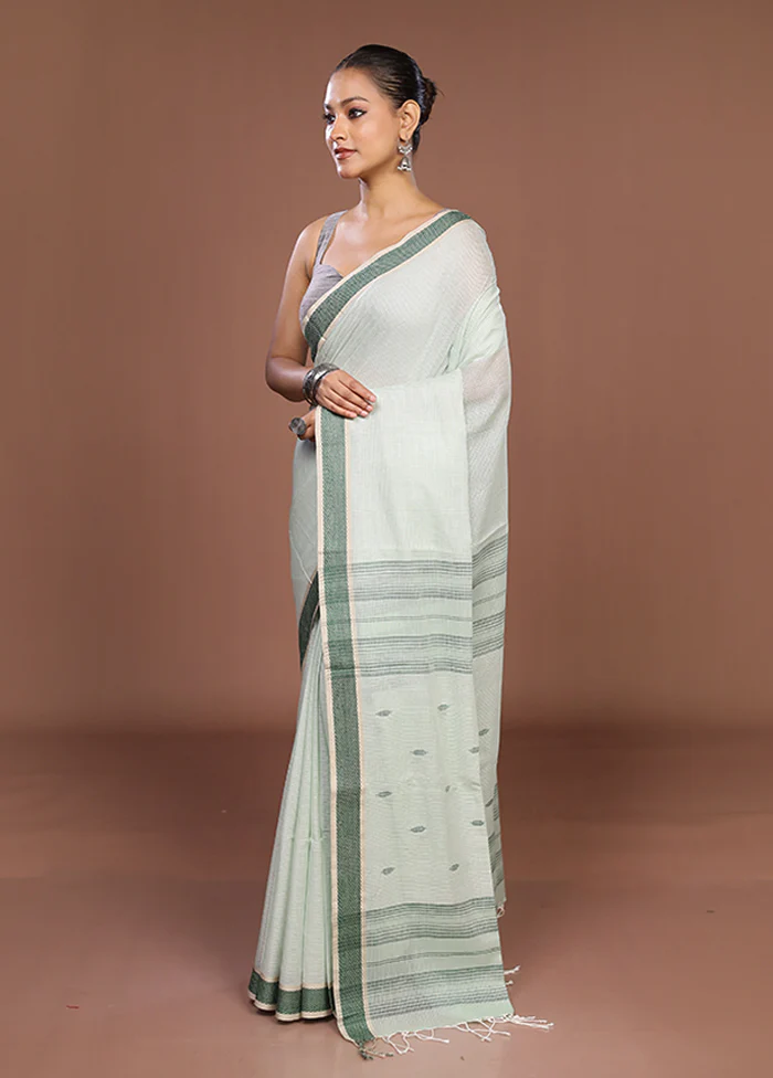 Green Matka Silk Saree With Blouse Piece - Image 4