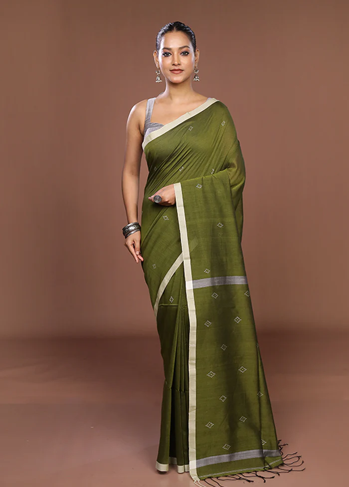 Green Matka Silk Saree With Blouse Piece - Image 2