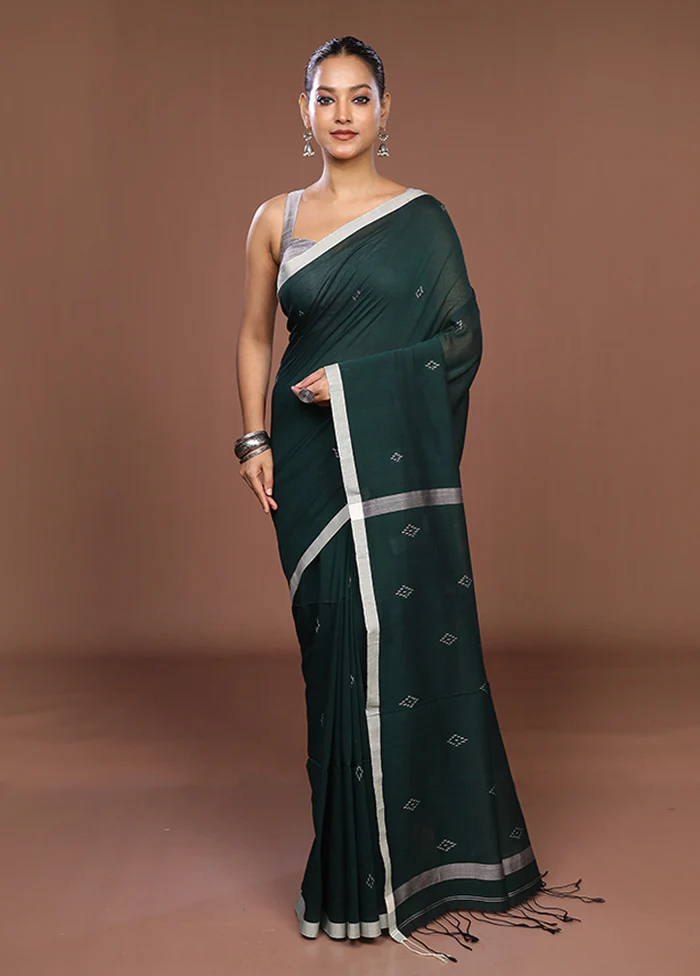 Green Matka Silk Saree With Blouse Piece - Image 2