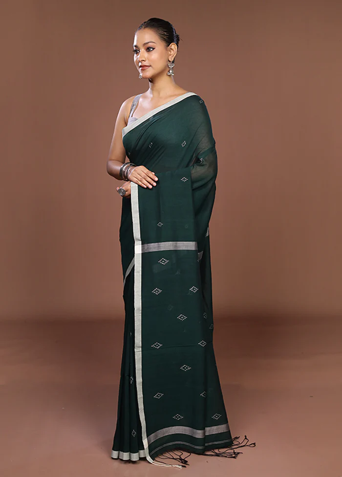 Green Matka Silk Saree With Blouse Piece - Image 4