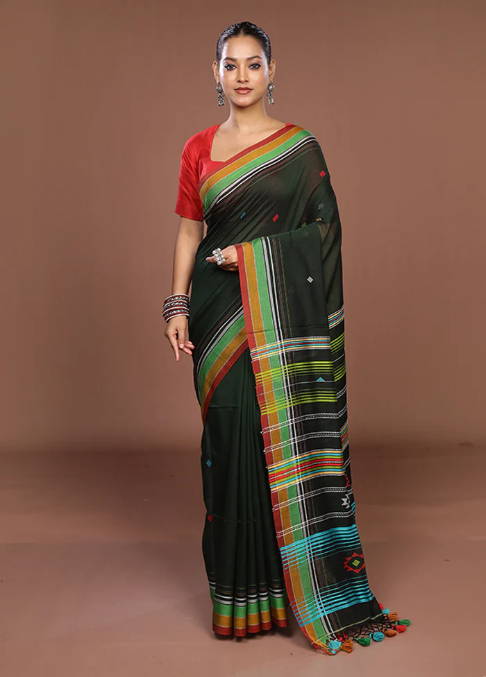 Green Matka Silk Saree With Blouse Piece - Image 2
