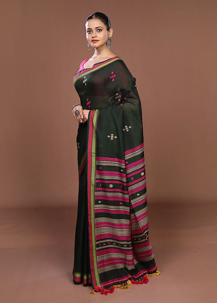 Green Matka Silk Saree With Blouse Piece - Image 4