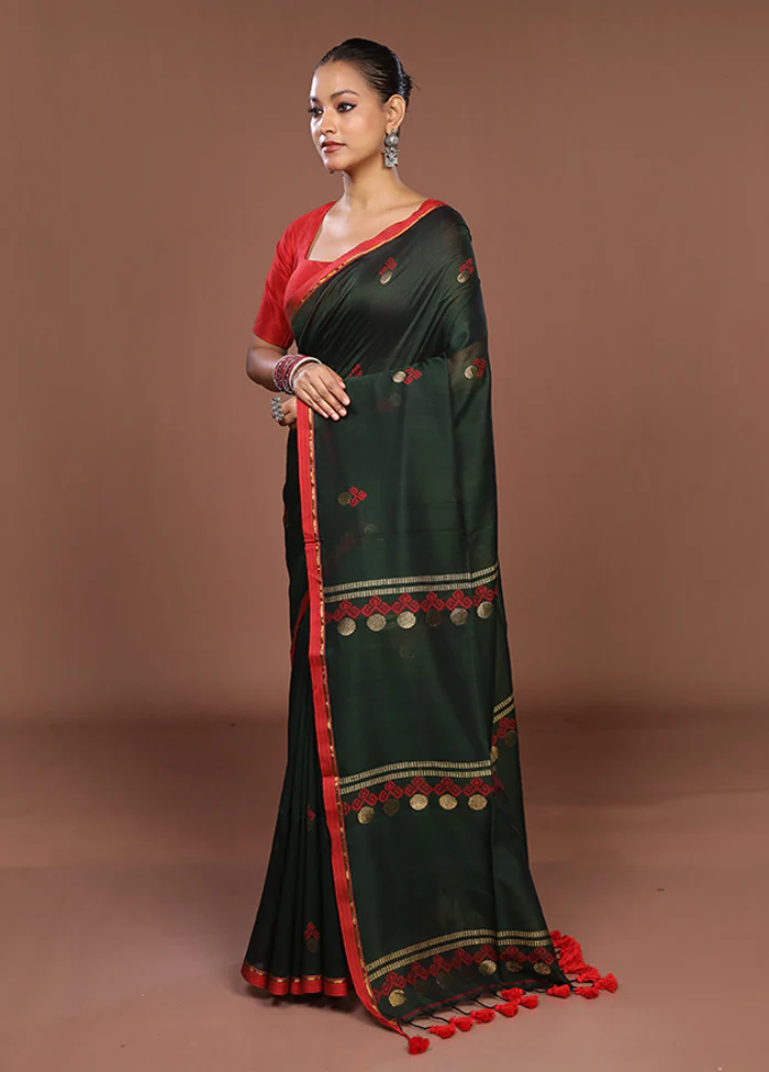 Green Matka Silk Saree With Blouse Piece - Image 4
