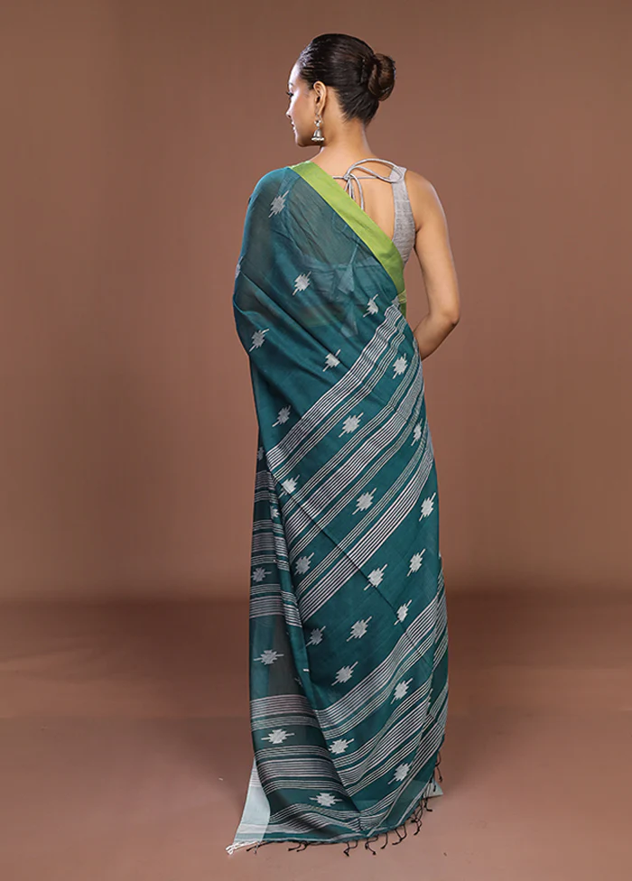 Green Matka Silk Saree With Blouse Piece - Image 3