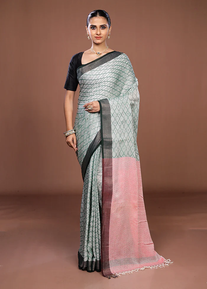 Green Matka Silk Saree With Blouse Piece - Image 2