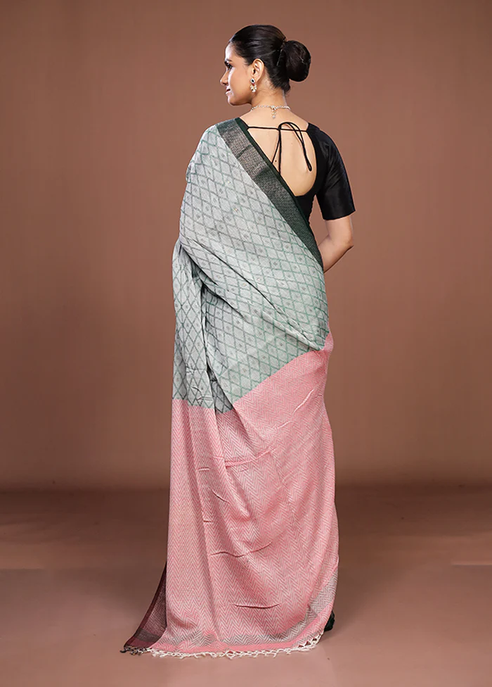 Green Matka Silk Saree With Blouse Piece - Image 3