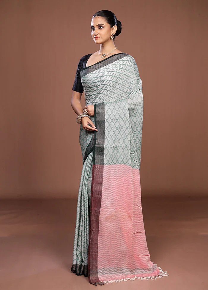 Green Matka Silk Saree With Blouse Piece - Image 4