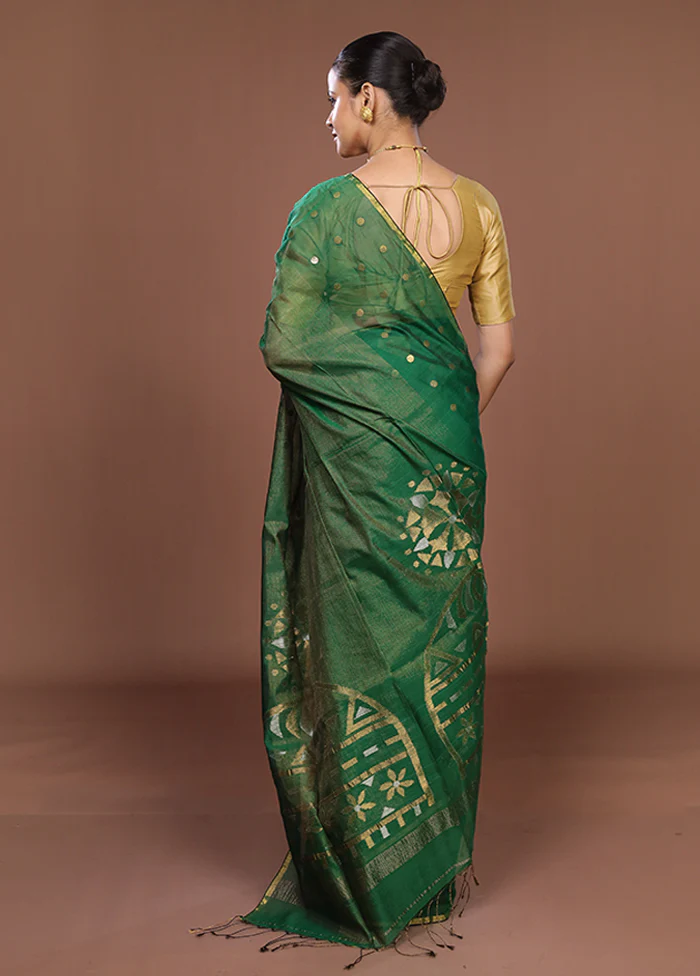 Green Matka Silk Saree With Blouse Piece - Image 3