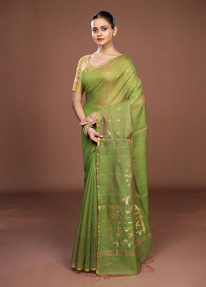 Green Matka Silk Saree With Blouse Piece - Image 4