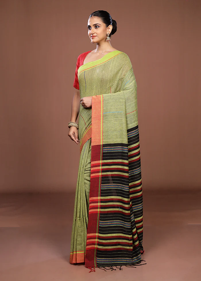 Green Matka Silk Saree With Blouse Piece - Image 4