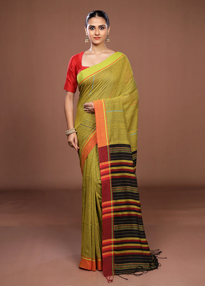 Green Matka Silk Saree With Blouse Piece - Image 2