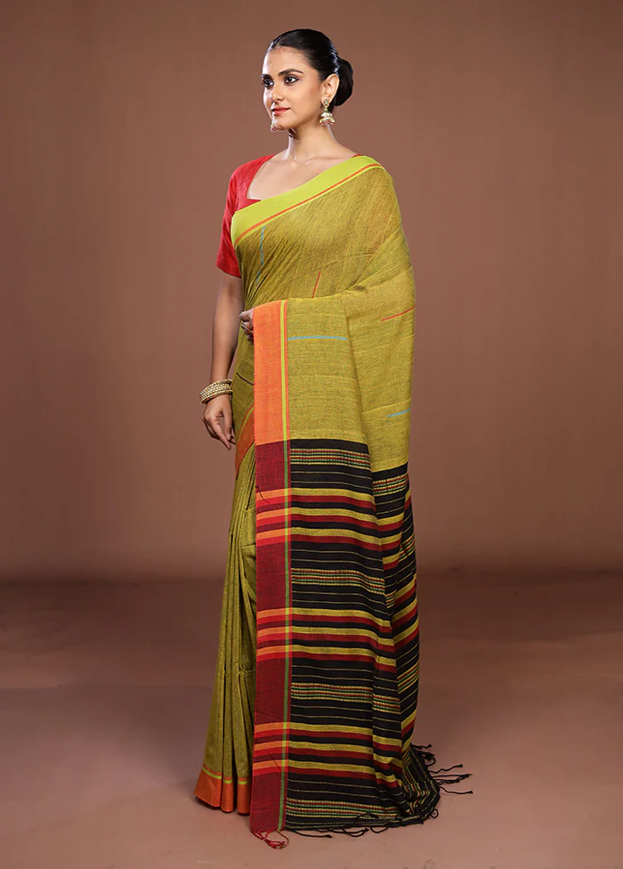 Green Matka Silk Saree With Blouse Piece - Image 4