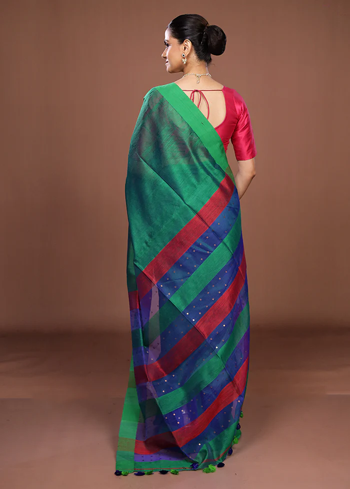 Green Matka Silk Saree With Blouse Piece - Image 3