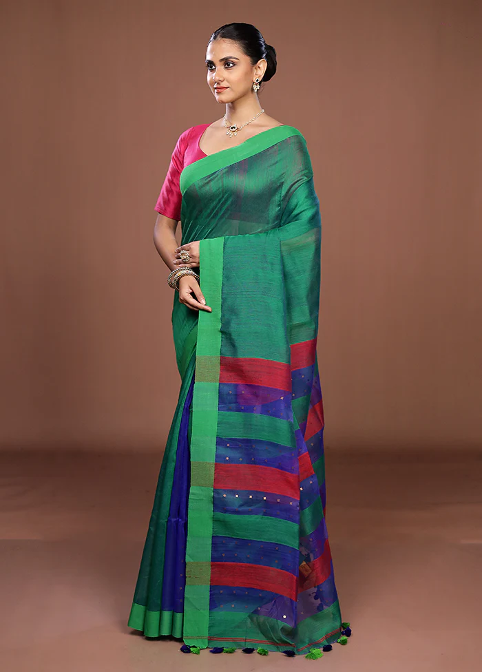 Green Matka Silk Saree With Blouse Piece - Image 4