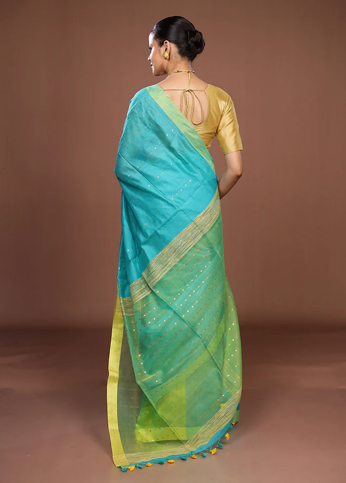 Green Matka Silk Saree With Blouse Piece - Image 3