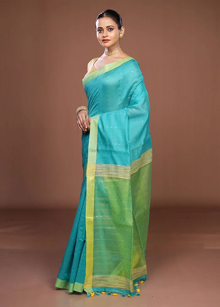Green Matka Silk Saree With Blouse Piece - Image 4