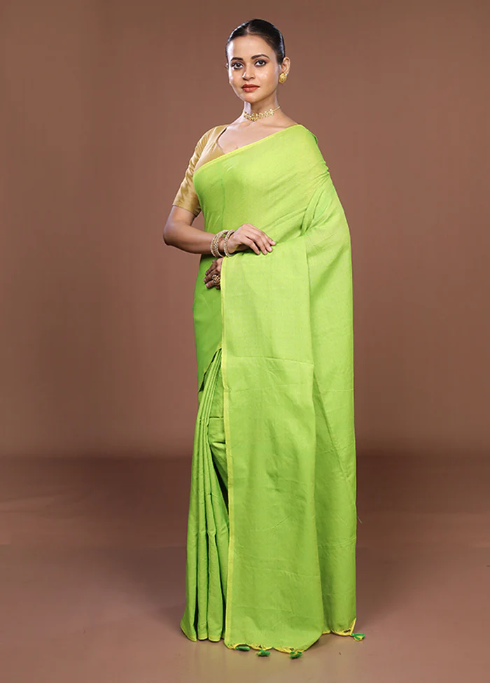 Green Matka Silk Saree With Blouse Piece - Image 4