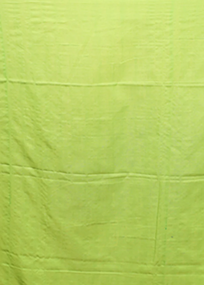 Green Matka Silk Saree With Blouse Piece - Image 5