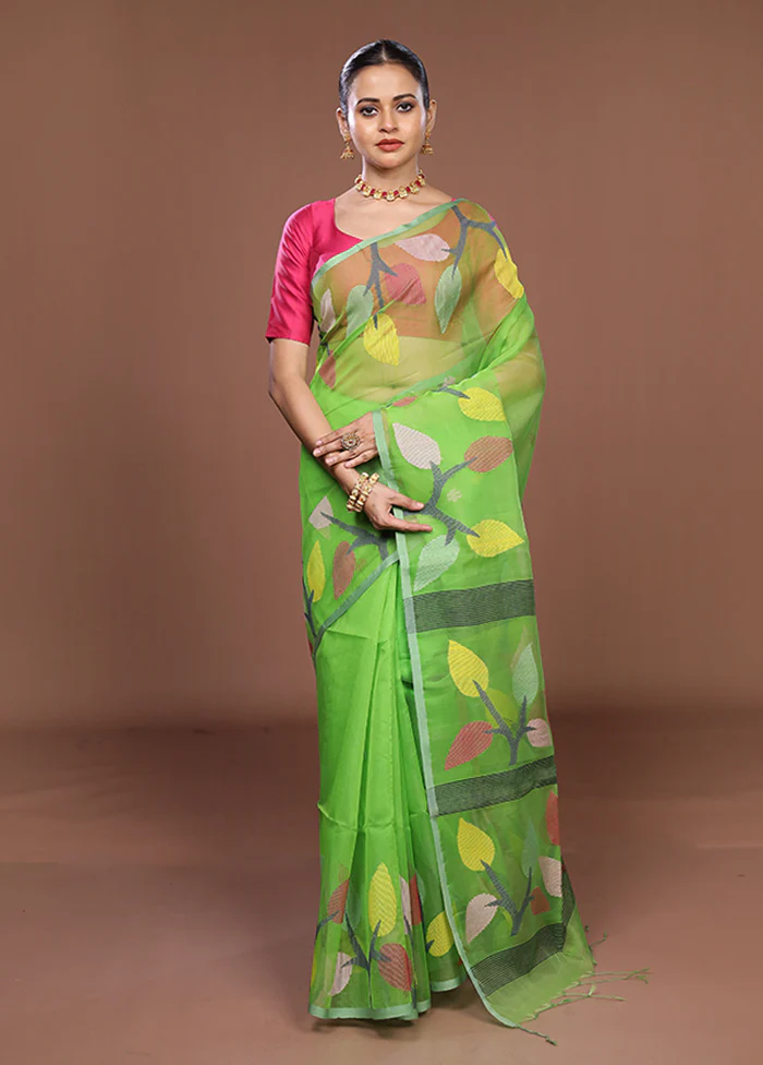 Green Matka Silk Saree With Blouse Piece - Image 2